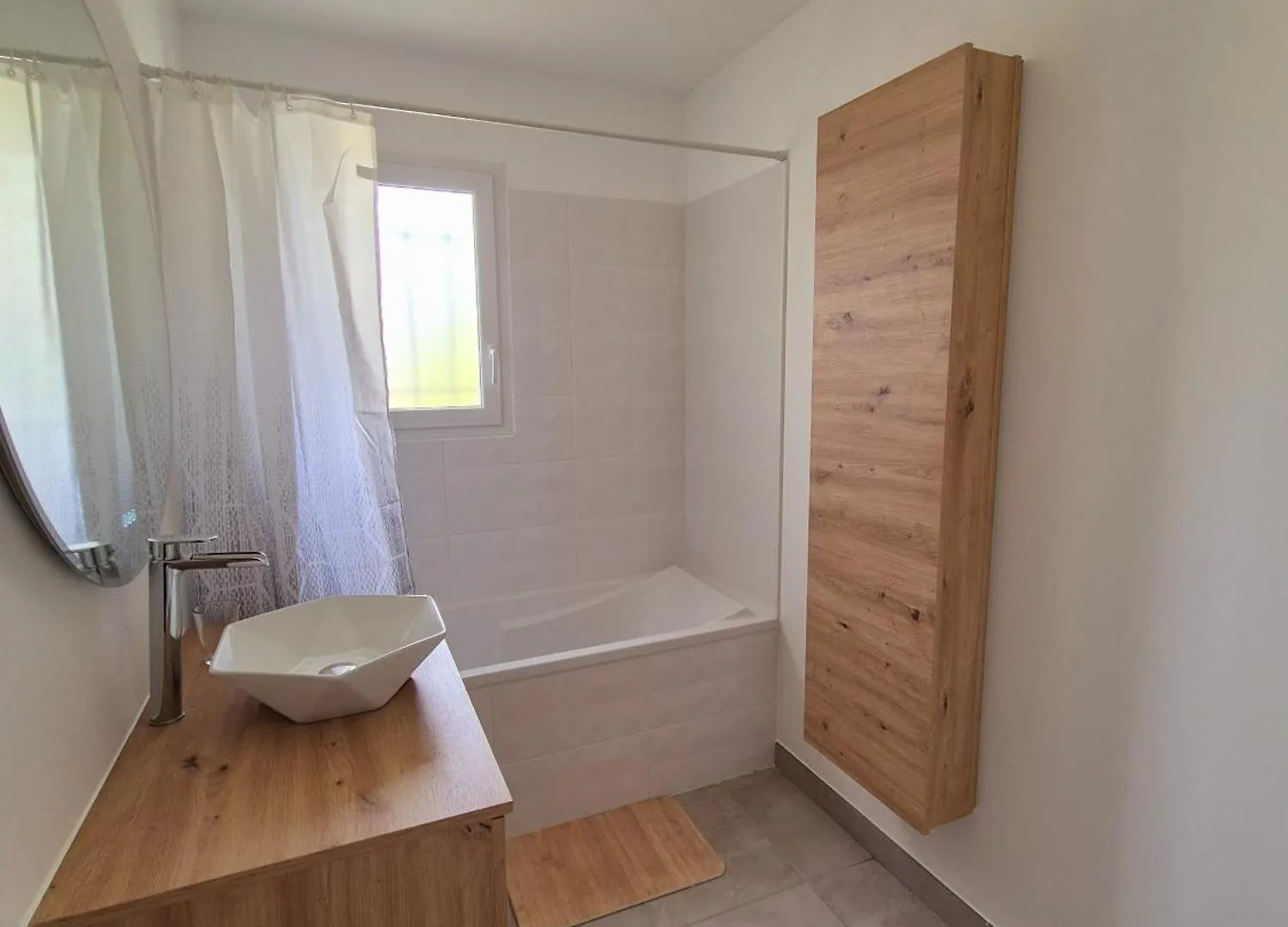 ארל Maison Virginie צרפת